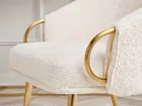 Nowoczesny fotel baranek do salonu CLARA KREMOWY-ZŁOTY -  rączki ułatwiające przenoszenie