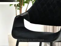 Krzesło welurowe gięte RENZO CZARNY-CZARNE NOGI - charakterystyczne detale