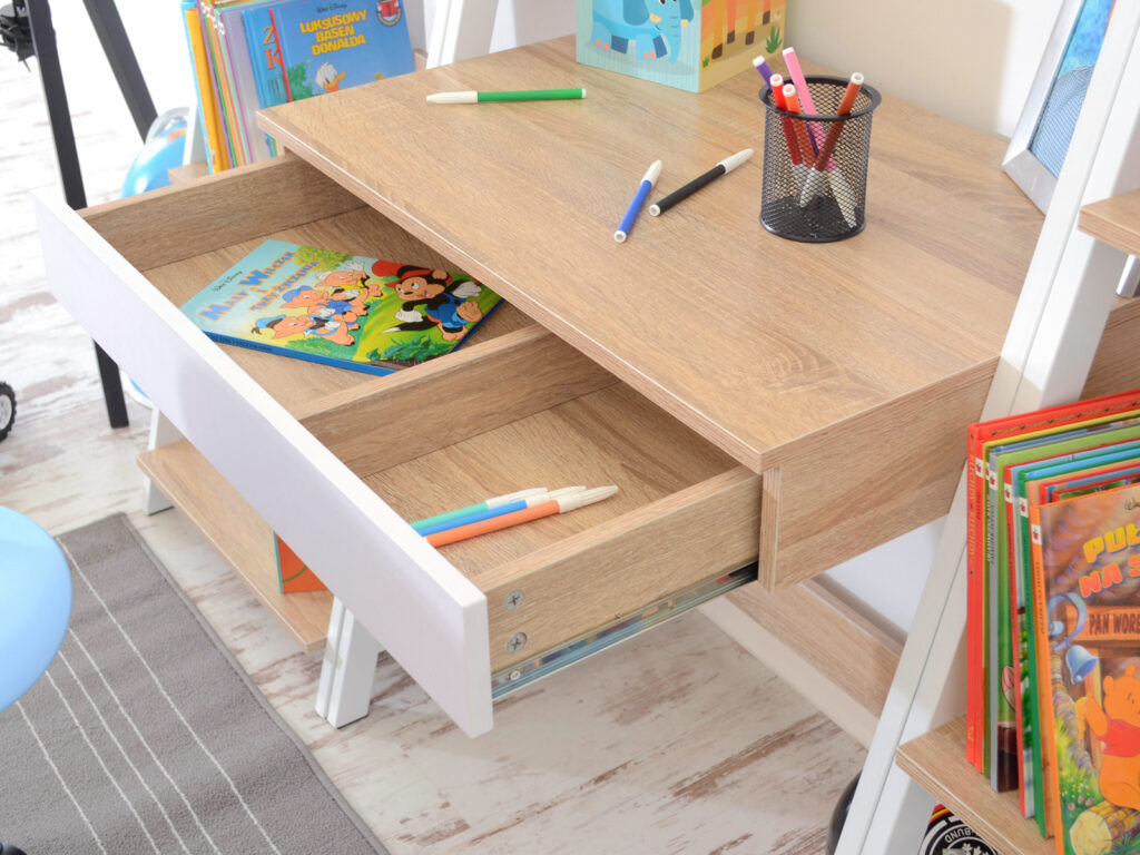biurko dla dziecka z szufladami