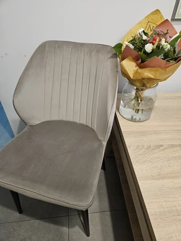 Zdjęcie autorstwa: Katarzyna, Gdynia, Opinia:Bardzo wygodne krzesło. Prezentuje się elegancko, kolor trochę ciemniejszy w rzeczywistości. Udany zakup. 