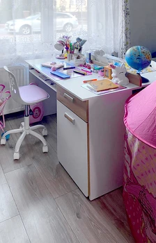 Zdjęcie autorstwa: Marzena, Kielce, Opinia:Solidne biurka. Służą dzieciom do odrabiania lekcji i wszystko się na nich mieści. Bardzo dobra jakość wykonania