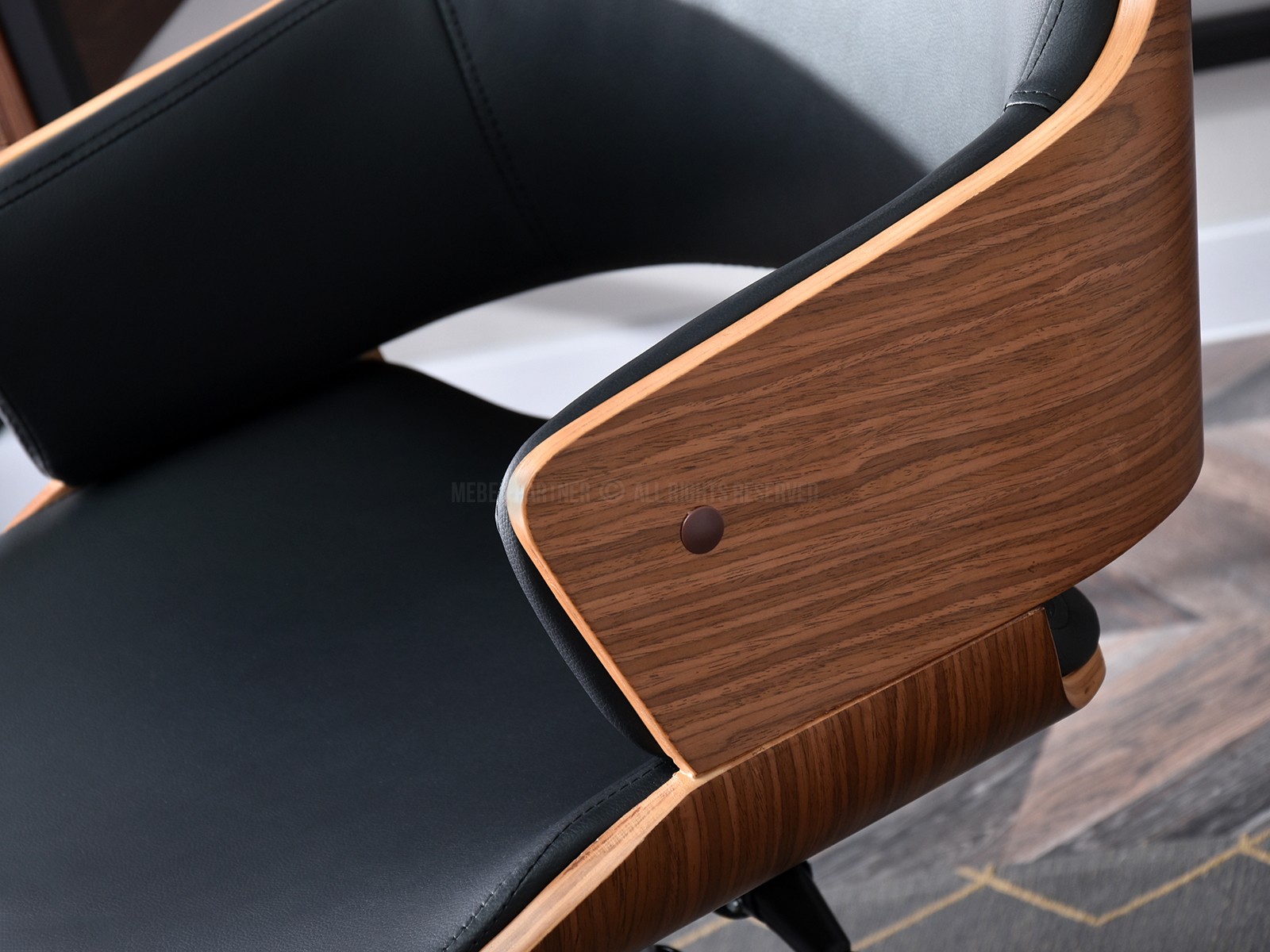 Drewniany fotel biurowy z ekoskóry OSKAR orzechowo czarny - mobilna podstawa