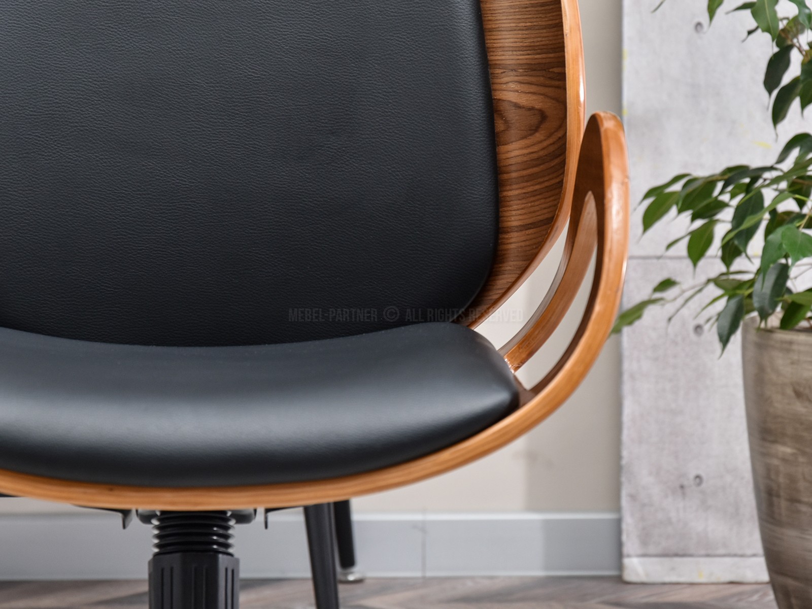 Designerski fotel do biurka drewniany GINA orzechowo czarny - nowoczesna forma