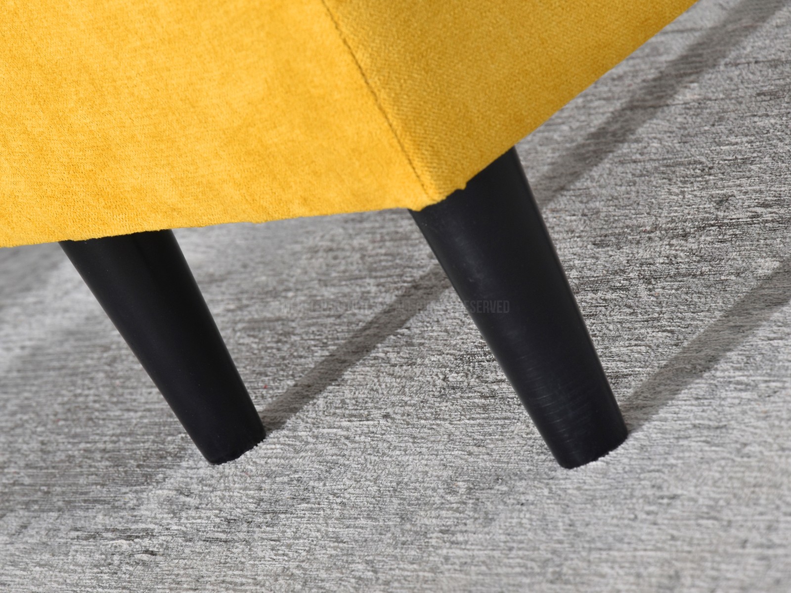 Designerska pufa z czarnymi guzikami MALMO zółta - czarna - wybór rodzaju i kolorystyki nóżek