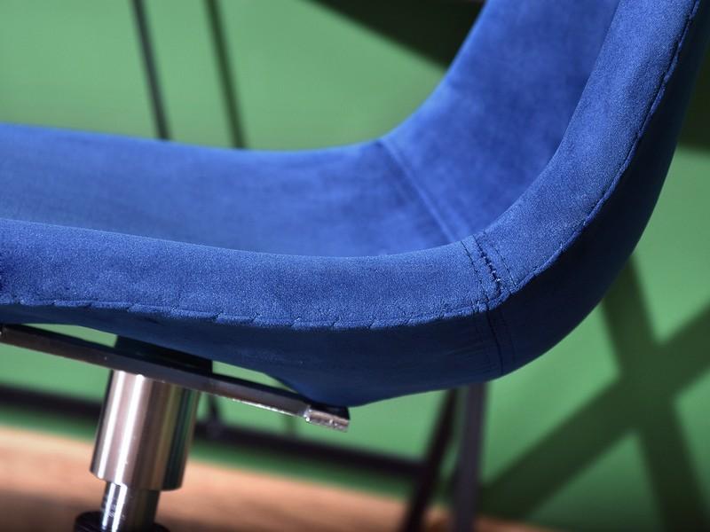 Designerskie krzesło obrotowe MPC MOVE TAP granat-chrom - w aranżacji z biurkiem DESIGNO