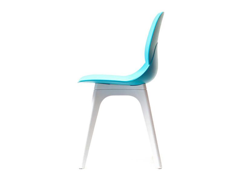 Plastikowe krzesło na taras LEAF DSX turkusowe - zbliżenie na bok.
