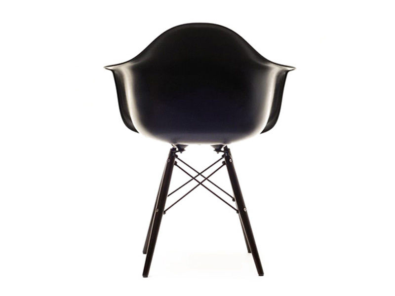 Krzesło z tworzywa MPA WOOD czarne z orzechową podstawą - widok pod siedziskiem.
