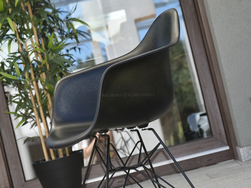 Krzesło eames z plastiku do ogrodu MPA ROD czarne - detale.