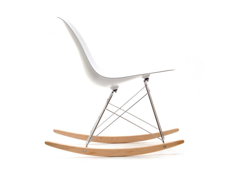 Krzeslo bujane inspirowane Mpc Roc Białe - widok szczegółowy na podstawę z bukowymi płozami.