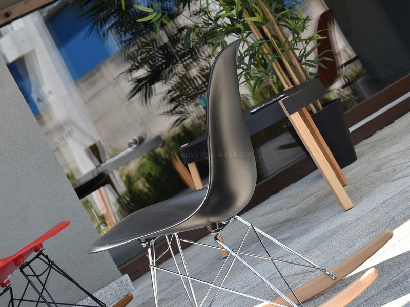 Krzeslo bujane inspirowane Mpc Roc Czarne - widok szczegółowy na bukowe płozy.