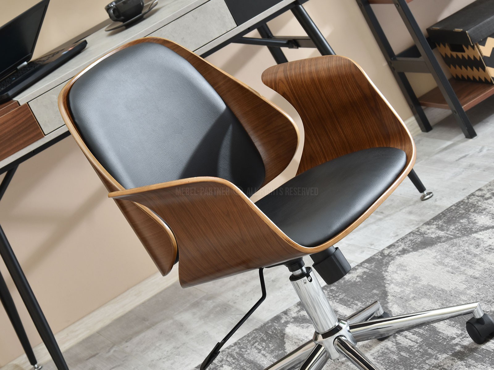 Fotel biurowy ENRIC ORZECH-CZARNY drewniny obrotowy - mobilna podstawa