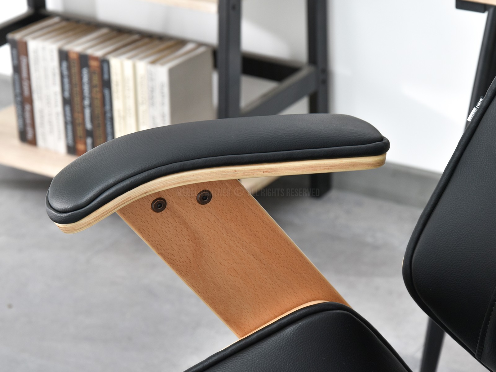 Fotel biurowy FRANK z drewna bukowego i czarnej skóry eko