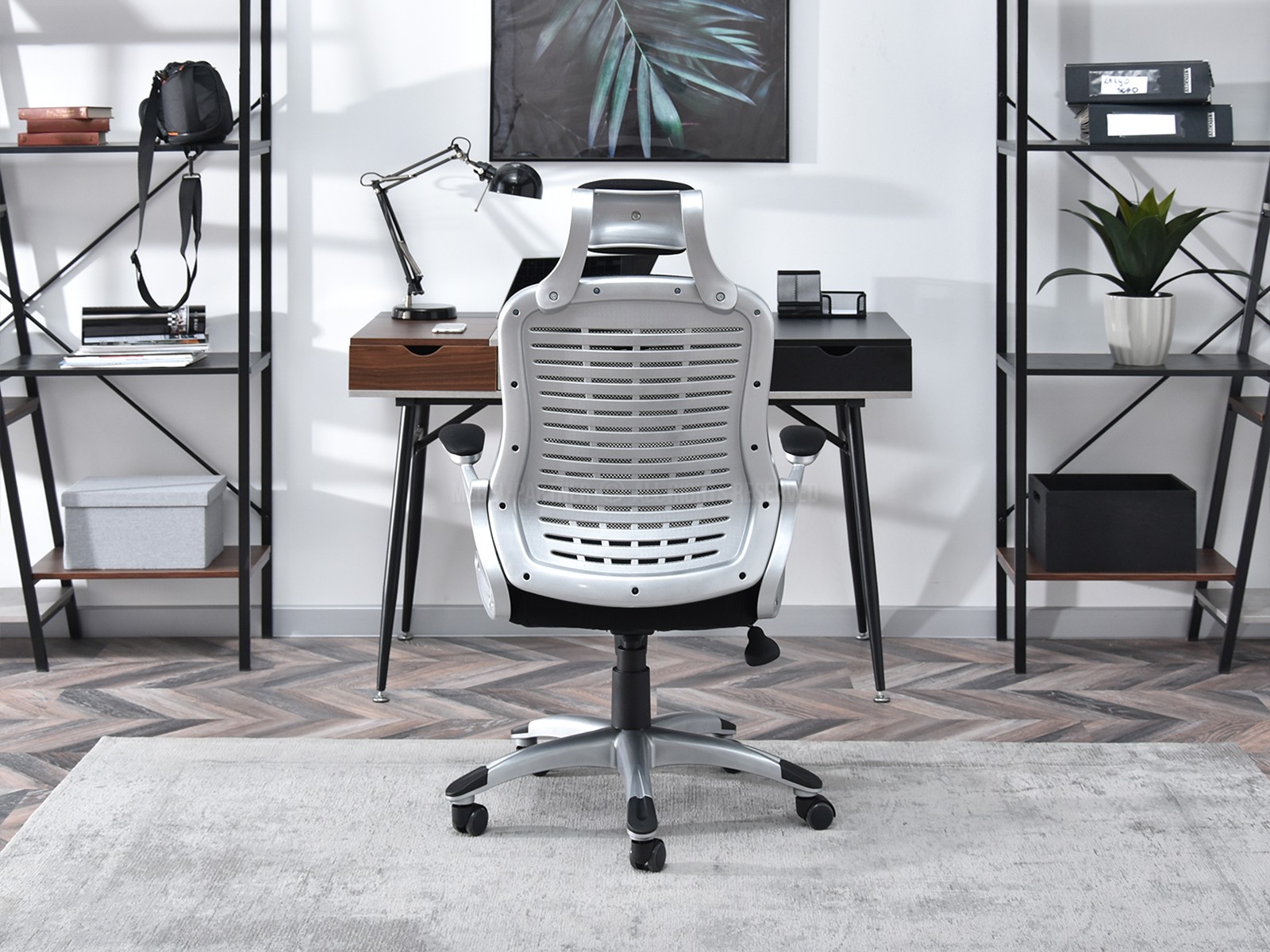 Fotel biurowy LUPO czarna tkanina mesh + srebrne tworzywo - designerski tył zagłówka