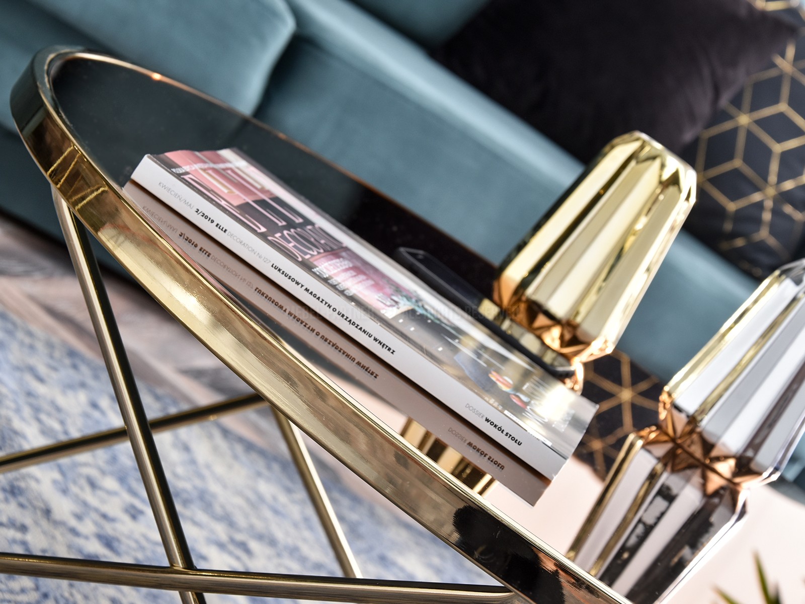 Okrągła ława AMIN XL glamour złoto + brązowe szkło w aranżacji