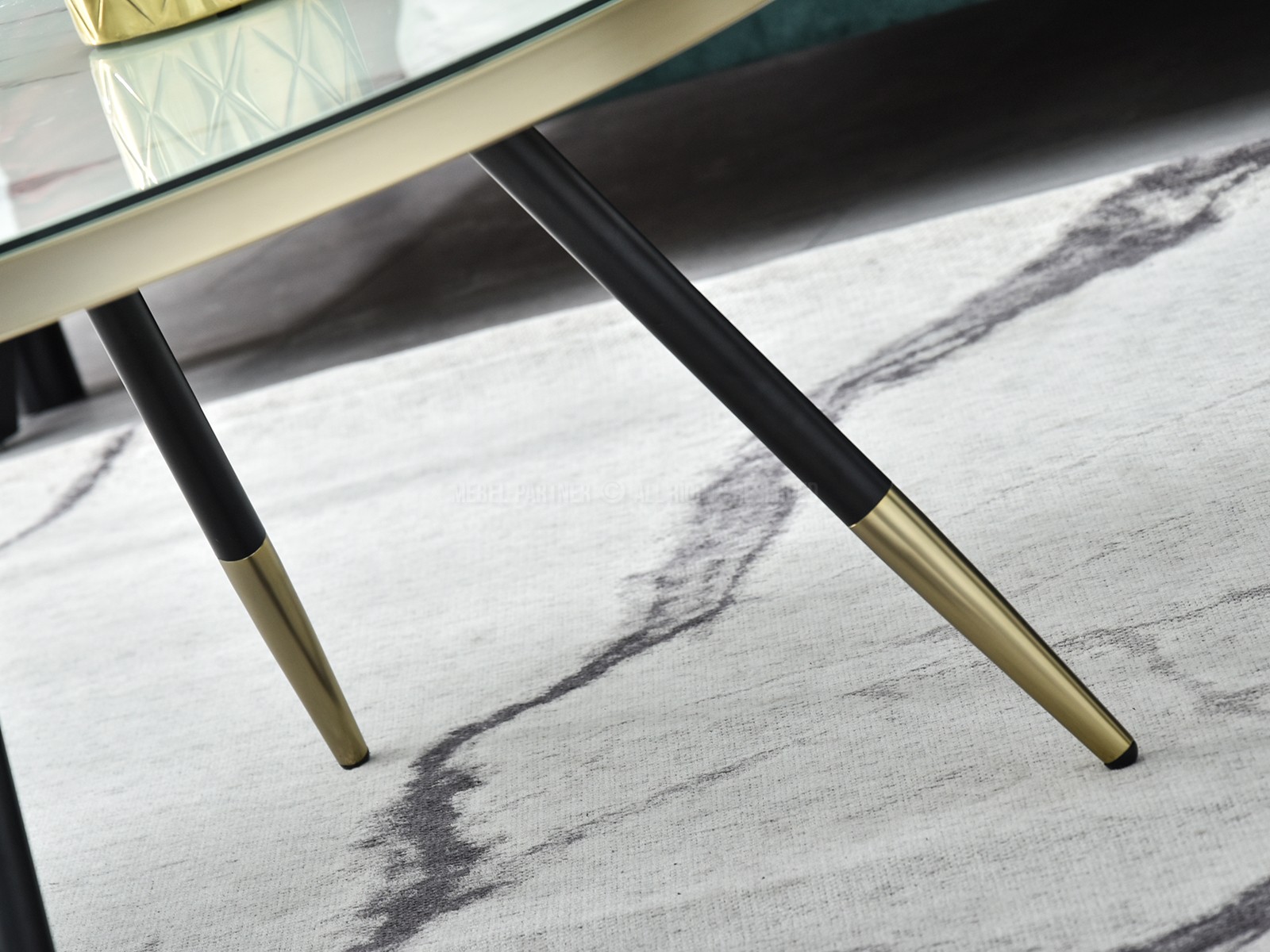 Marmurowy stolik CHENTI XL BIAŁY + nogi ze złotymi końcami
