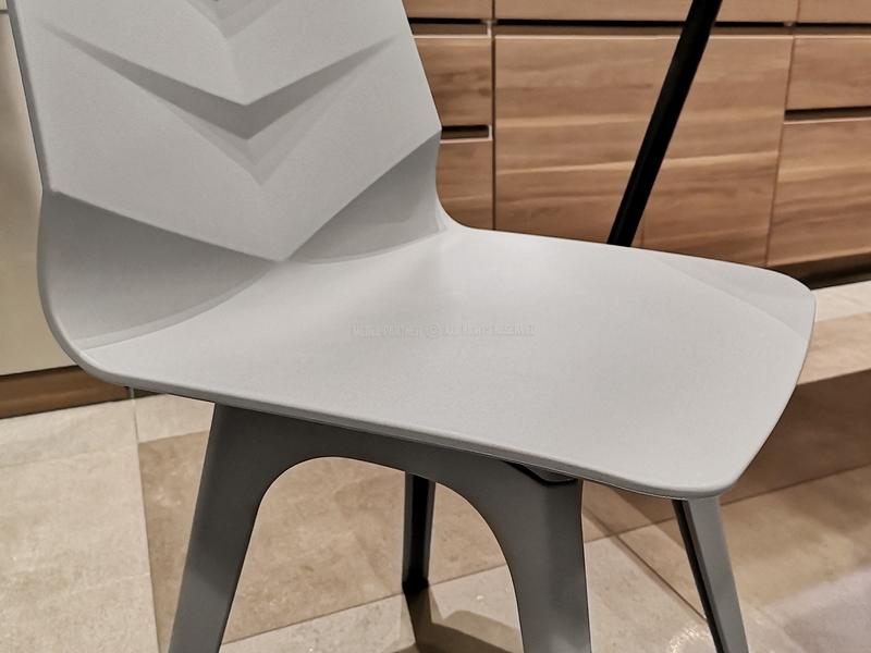 Designerskie krzesło kuchenne HOYA SZARE z tworzywa - stabilna podstawa