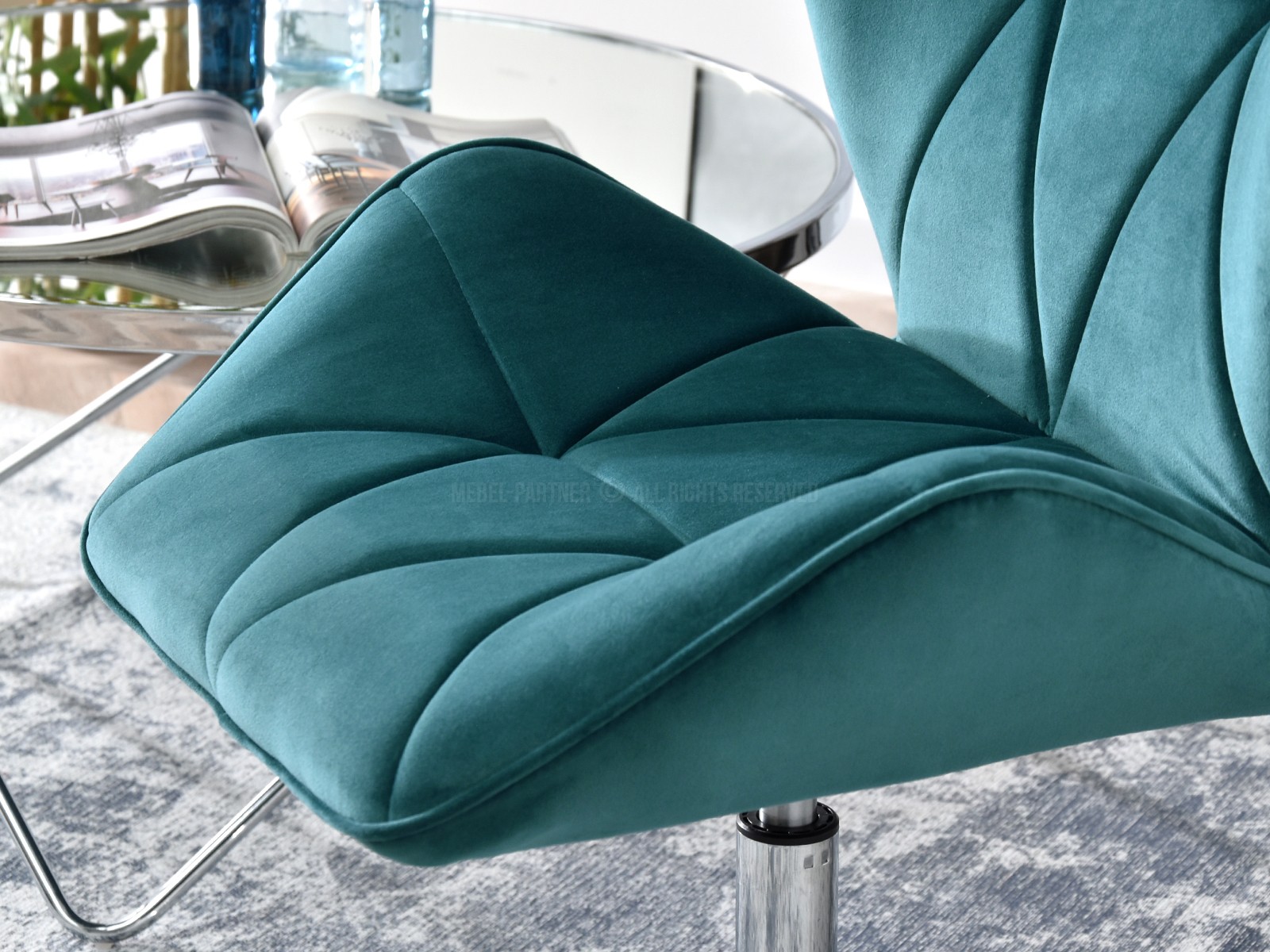 Fotel obrotowy VELO TURKUS NA STOPIE CHROM do salonu - komfortowe siedzisko