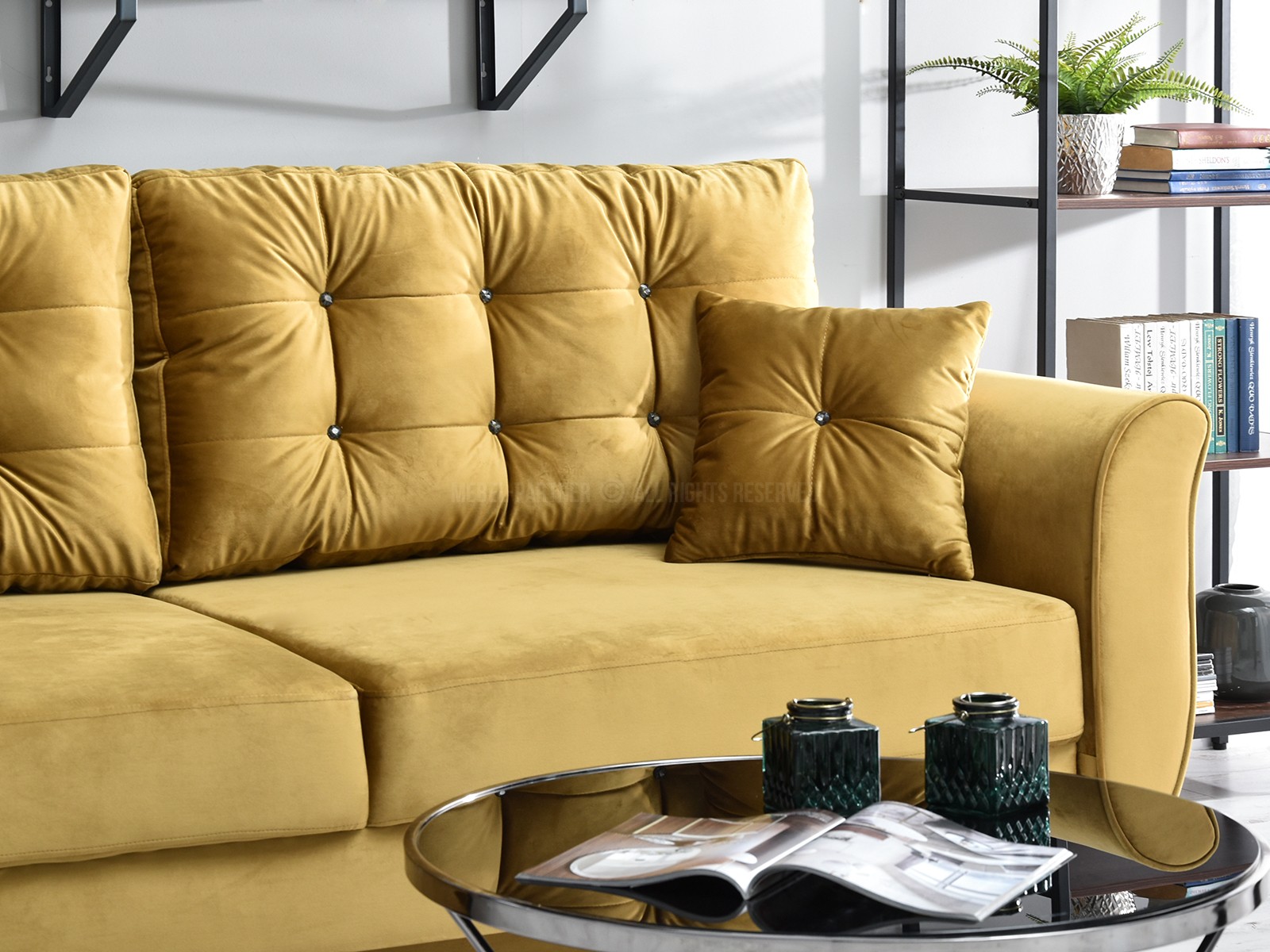 Sofa w stylu glamour LANTI ZŁOTA z weluru z funkcją spania - czarna nóżka