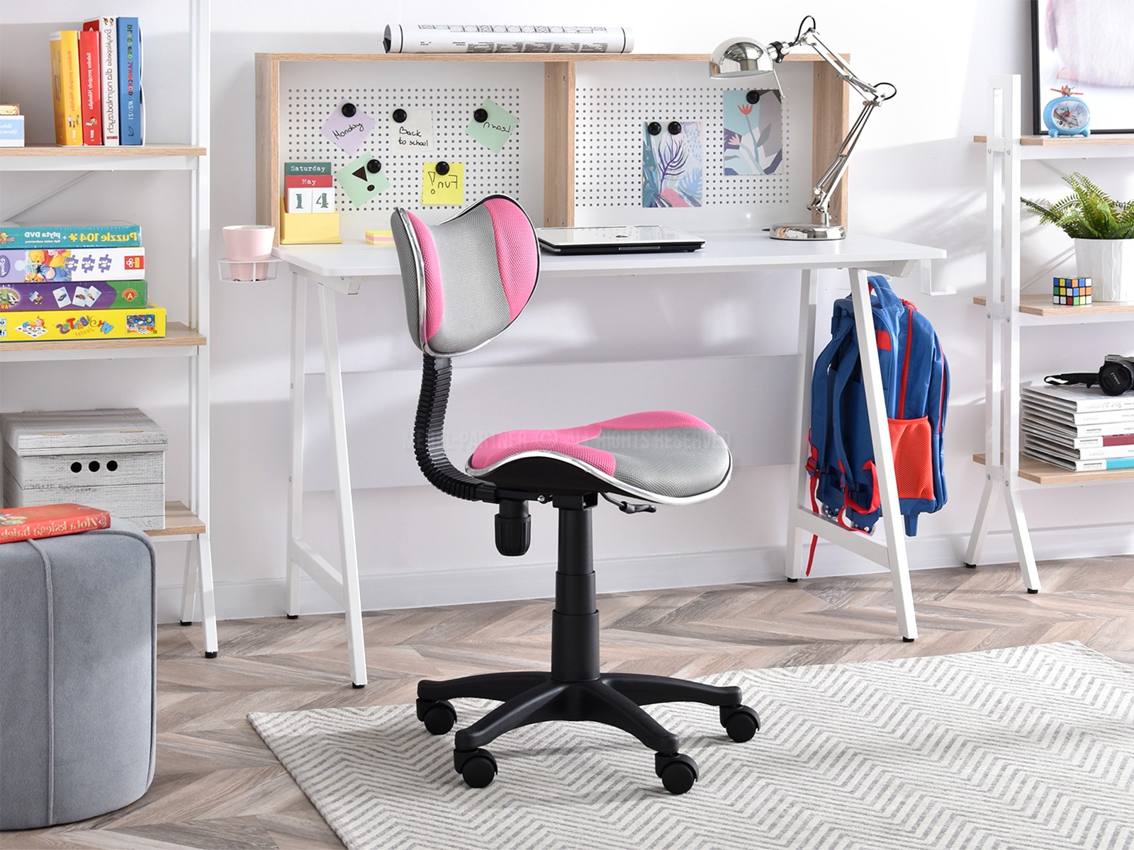 Fotel biurowy obrotowy CAT SZARO-RÓŻOWY dla dziewczynki - charakterystyczne detale