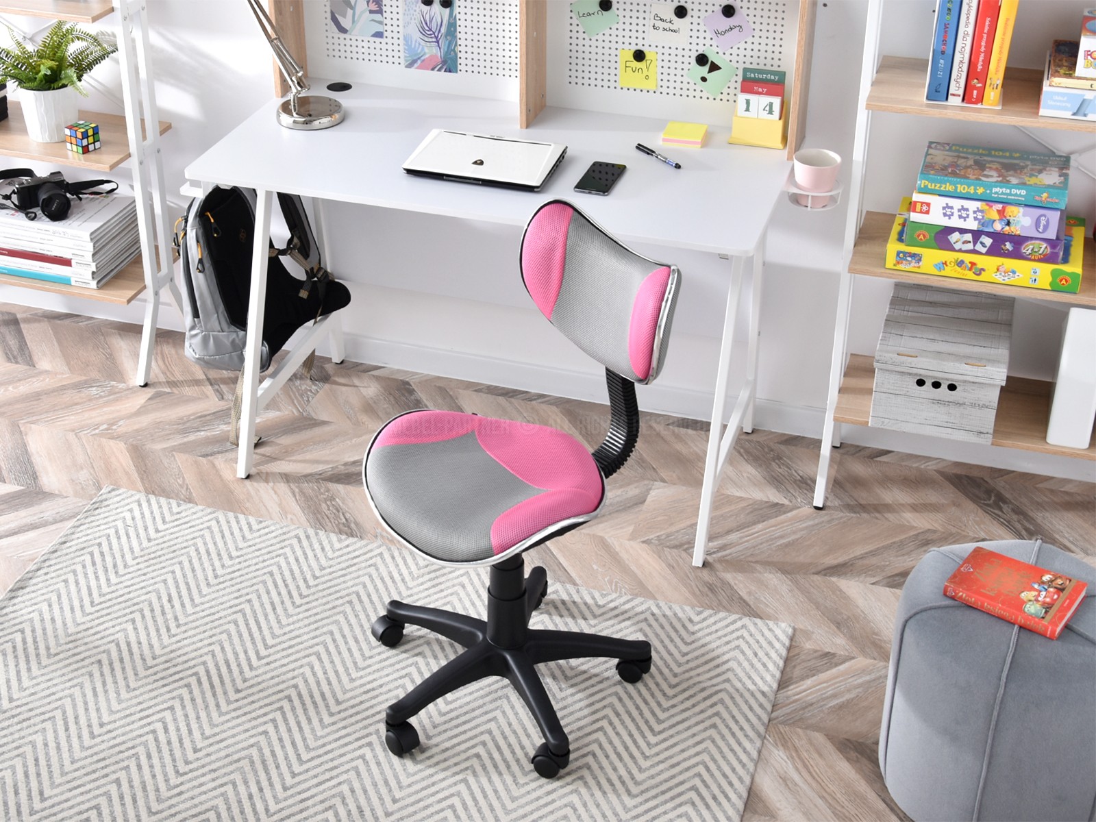 Fotel biurowy obrotowy CAT SZARO-RÓŻOWY dla dziewczynki - charakterystyczne detale
