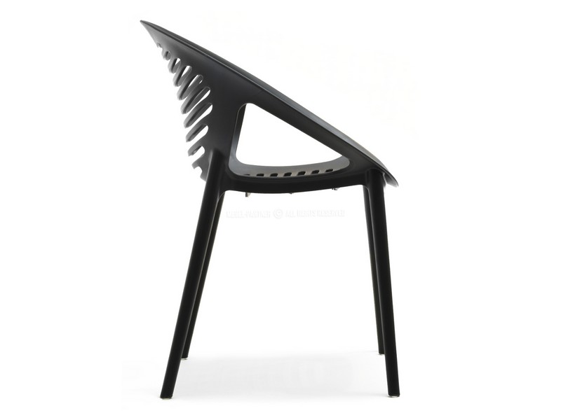 Krzesło ogrodowe BORIA CZARNE z ażurem - w aranżacji z beżowym krzesłem BORIA