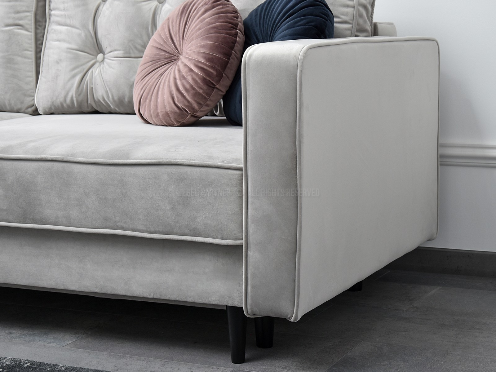 Komfortowa sofa wolnostojąca LAVIA POPIELATA z pojemnikiem - czarna nóżka