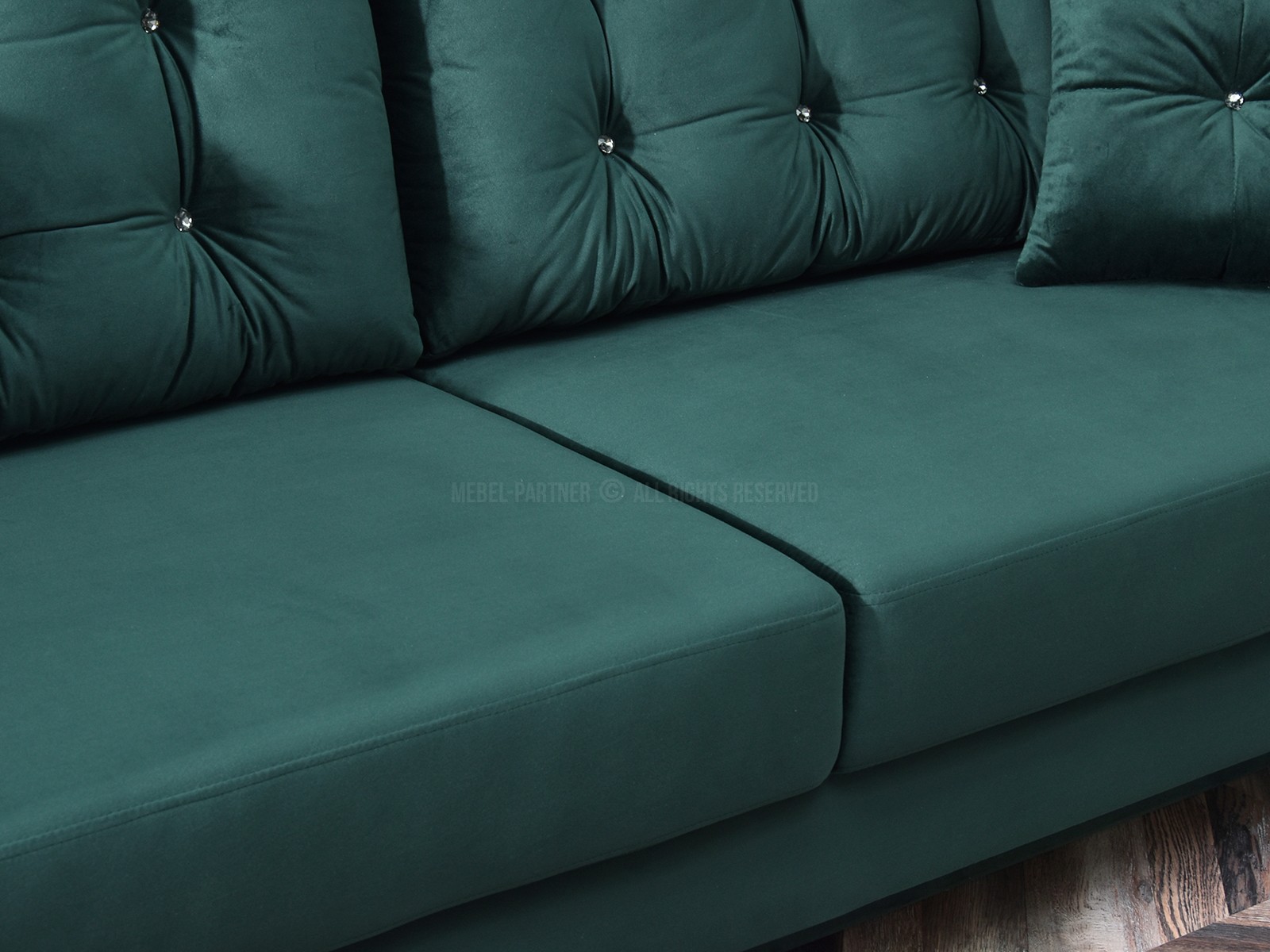 Sofa welurowa glamour LANTI ZIELONA pikowana z poduszkami - finezyjne boczki