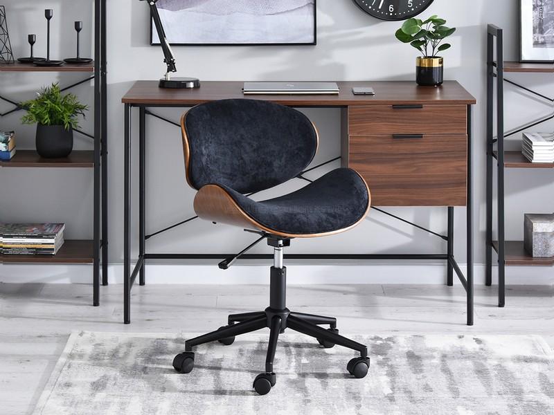 Drewniane krzesło biurowe z kółkami SWING ORZECH-CZARNY - w aranżacji z biurkiem VIGO