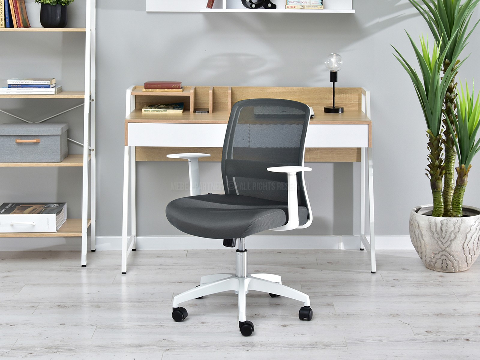 Fotel biurowy materiałowy GLEN GRAFITOWY MESH do home office - przód