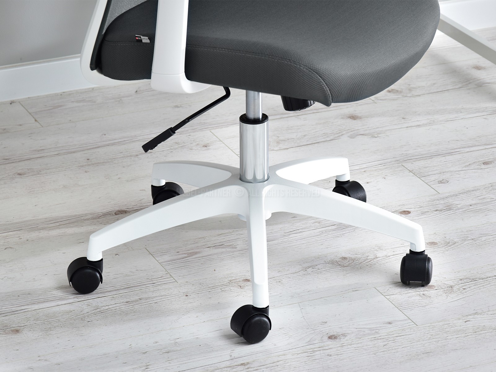 Fotel biurowy materiałowy GLEN GRAFITOWY MESH do home office - mobilna noga