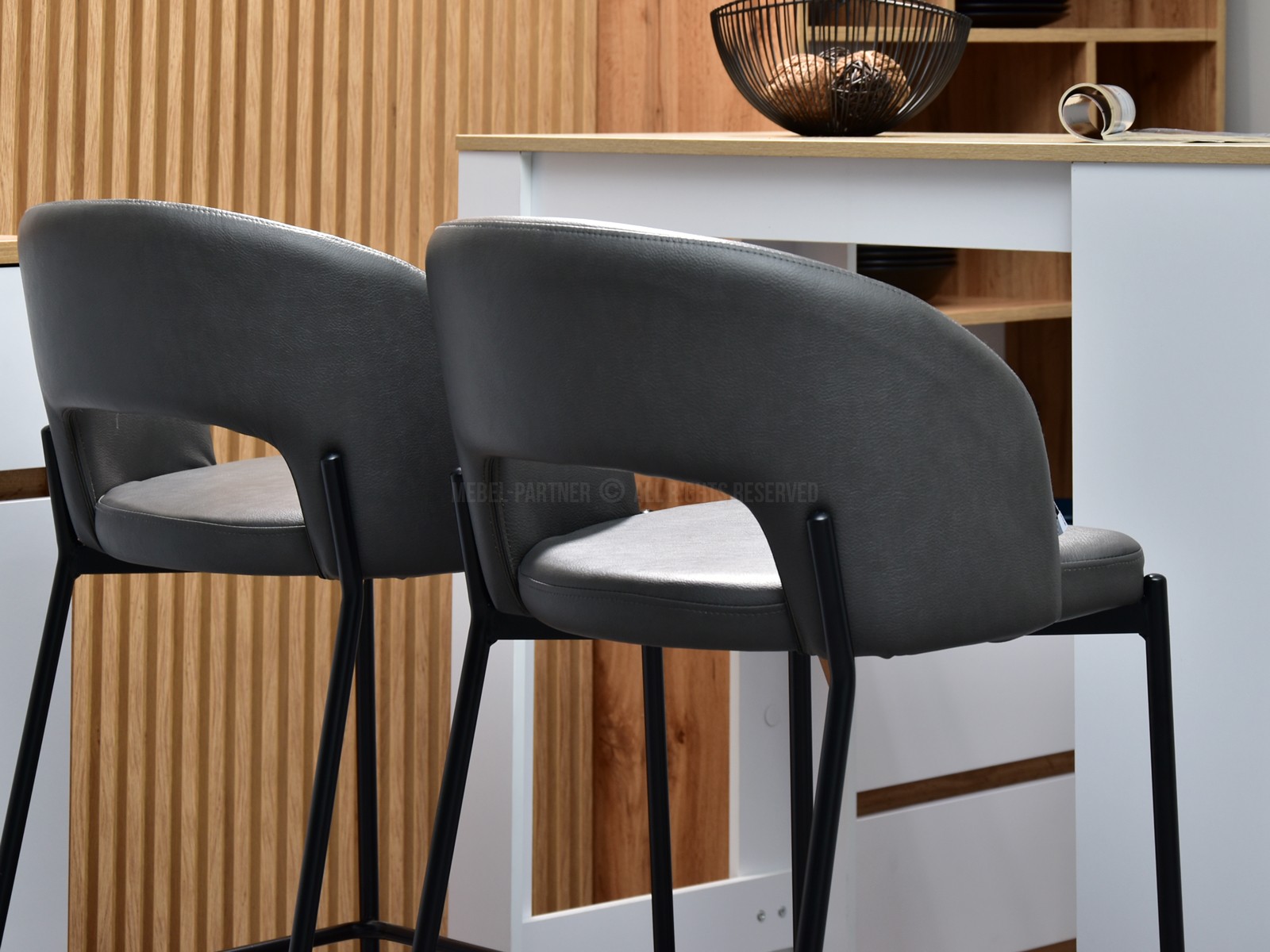 Krzesło ze skóry z oparciem GUIDO GRAFITOWE CZARNA NOGA - komfortowe siedzisko