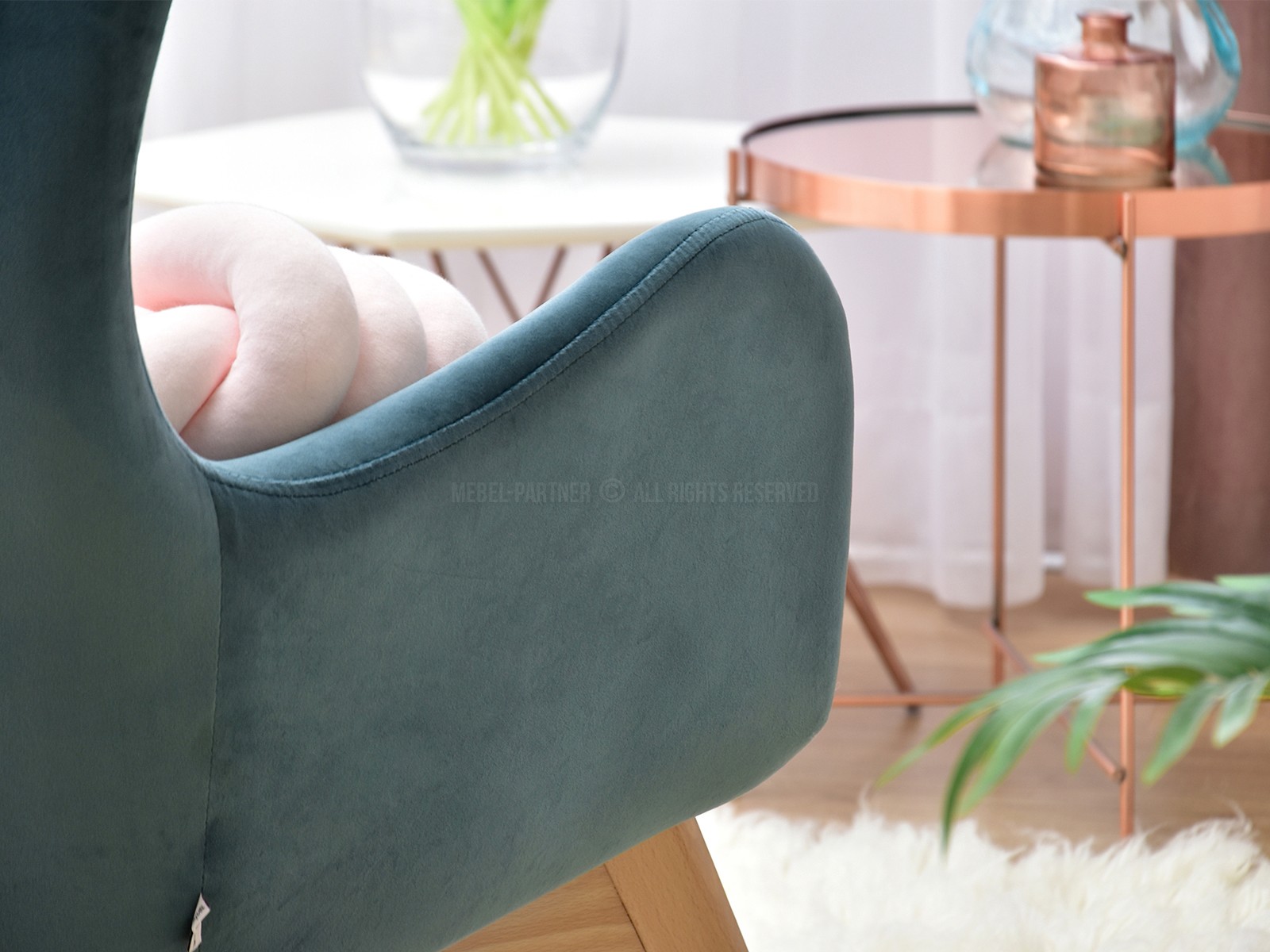 Wypoczynkowy fotel LUKA MORSKI na drewnianych nogach BUK - nowoczesna forma