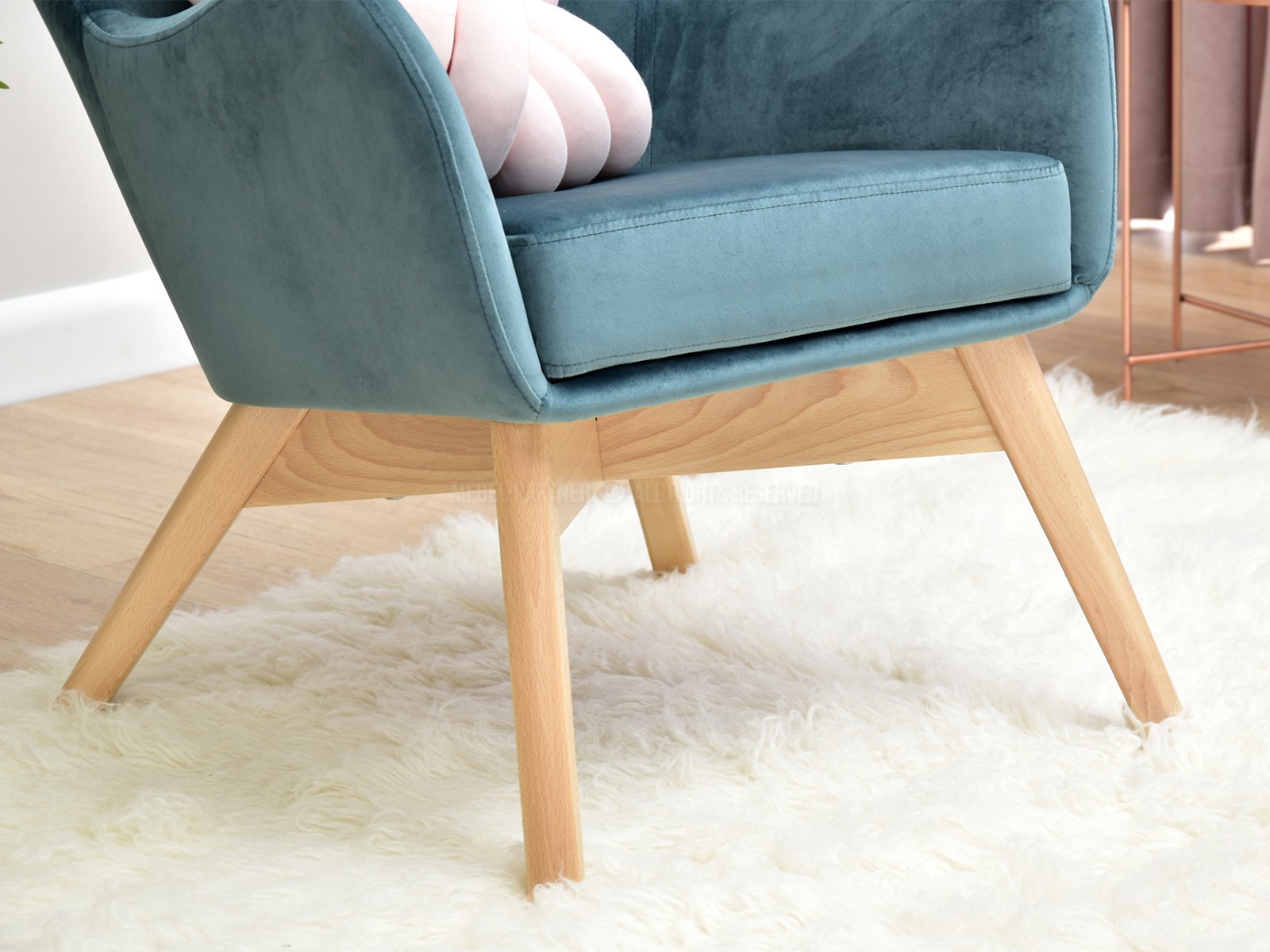 Wypoczynkowy fotel LUKA MORSKI na drewnianych nogach BUK - drewniane nogi
