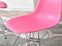 Małe krzesło do jadalni MPC ROD różowe - odpowiednie wyoprofilowanie