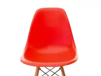 Krzesło MPC WOOD czerwone z bukową podstawą - zbliżenie na shell.