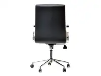 Fotel biurowy skórzany CRUZ czarny -  wygląd tyłu.