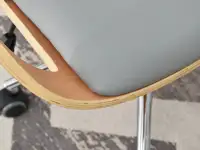 Fotel obrotowy do biura z drewna GINA bukowo szary - charakterystyczne detale