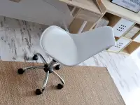 Krzesło obrotowe regulowane LUIS MOVE białe - w aranżacji