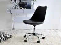 Krzesło z regulacją wysokości LUIS MOVE czarne - w aranżacji z biurkiem BORAS