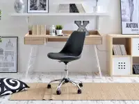 Krzesło z regulacją wysokości LUIS MOVE czarne - w aranżacji z biurkiem ESLOV