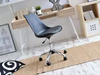 Krzesło z regulacją wysokości LUIS MOVE czarne - w aranżacji z biurkiem ESLOV