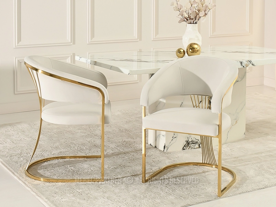 Eleganckie kubełkowe krzesło do salonu w stylu glamour na złotej ozdobnej podstawie