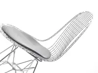 Chromowane krzesło druciane MPC WIRE ROD - widok szczegółowy na oparcie