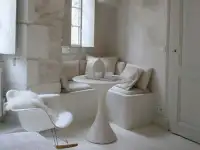 Krzesło bujane inspirowane MPA ROC BIAŁE - aranżacja w pokoju dziennym