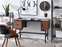 Industrialne biurko z szufldami LOFT orzech - w aranżacji z krzesłem BENT oraz regałami JENS