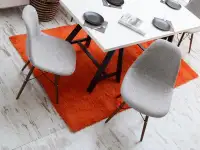 Tapicerowane krzesło z deseniem MPC WOOD TAP szare - w aranżacji