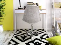 Obrotowe krzesło tapicerowane MOP MOVE TAP szare - w aranżacji z biurkiem LUND