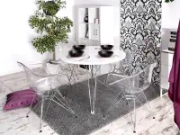 Krzesło z tworzywa MPA ROD transparentne - w aranżacji ze stołem DIAMOND
