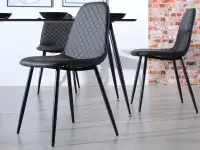 Krzesło z ekoskóry do jadalni pikowane SKAL czarne - w aranżacji
