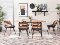Drewniane krzesło tapicerowane z oparciem KANSAS w aranżacji ze stołem ISOLA